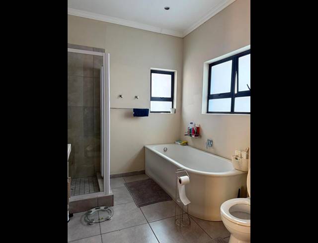 4 BEDROOM PROPERTY TO RENT IN BLUE VALLEY GOLF ESTATE